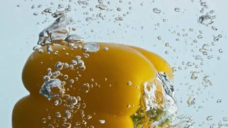 Sweet-pepper-drop-water-in-light-background-closeup.-Fresh-yellow-vegetable