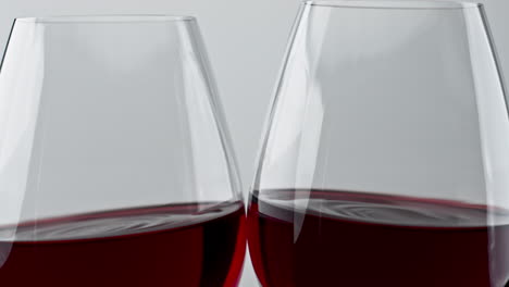 Rose-beverage-vessels-toasting-gesture-closeup.-Wineglasses-cheering-together