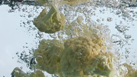 Cut-cauliflower-fall-water-in-super-slow-motion-close-up.-Cabbage-into-liquid.
