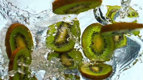 Slices-kiwi-falling-water-in-super-slow-motion-close-up.-Fruit-dropped-in-liquid