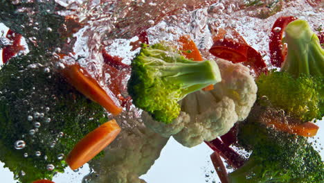 Ripe-vegetables-splashing-water-in-super-slow-motion-close-up.-Veggies-floating.