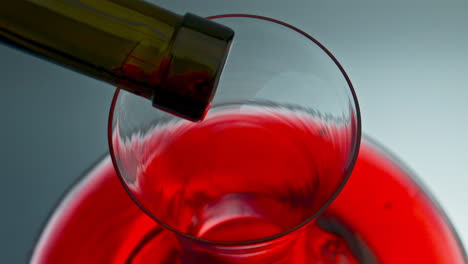 Wine-drops-falling-glass-decanter-closeup.-Blob-splashing-from-bottle-neck