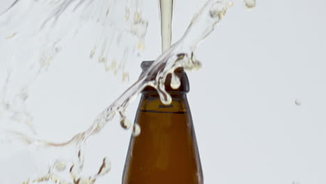 Cap-popping-beer-bottle-in-super-slow-motion-close-up.-Explosion-golden-alcohol.