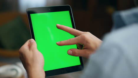 Student-fingers-zooming-greenscreen-tablet-at-home.-Guy-hands-swiping-computer