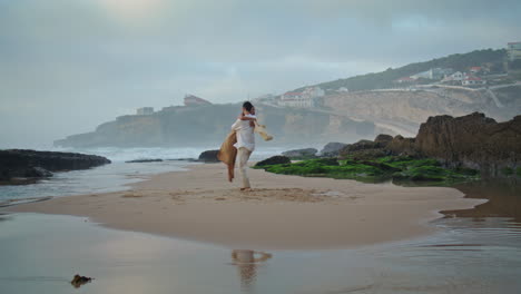 Unknown-newlyweds-spinning-sea-vacation.-Joyful-couple-enjoying-ocean-vertically