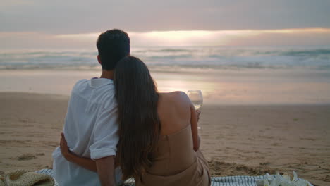 Affectionate-newlyweds-embracing-sunset.-Couple-enjoy-marine-landscapes-vertical