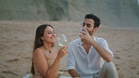 Young-newlyweds-celebrate-date-beach-nature.-Closeup-lovers-enjoy-vacation