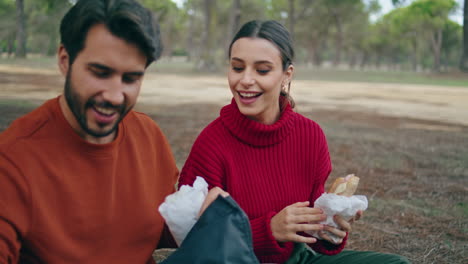 Smiling-couple-preparing-picnic-at-blanket-in-park-closeup.-Family-enjoy-weekend