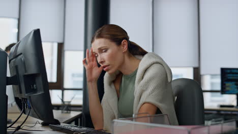 Tired-employee-working-computer-in-office.-Overwhelmed-woman-analyzing-sales
