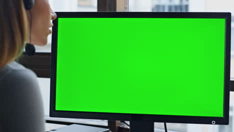 Office-worker-green-screen-computer-closeup.-Busy-service-manager-talking-client