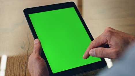 Boss-finger-swiping-greenscreen-tablet-office.-Director-hands-scrolling-computer