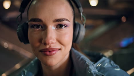Closeup-young-woman-face-with-bright-makeup-wearing-wireless-headphones.