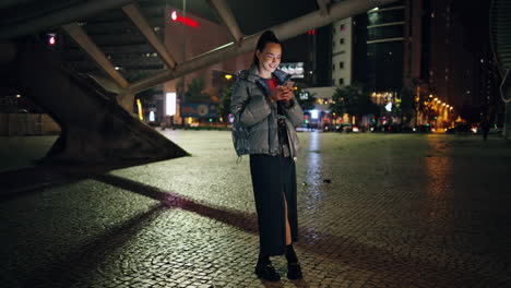 Girl-texting-night-walk-urban-street.-Teenager-reading-social-networks-outdoors.