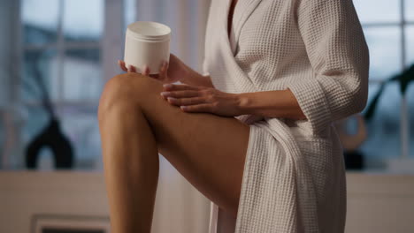 Girl-hand-applying-cream-legs-evening-closeup.-Unknown-woman-moisturizing-skin