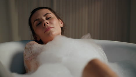 Relaxed-woman-touching-skin-in-foam-bath-closeup.-Romantic-lady-enjoying-bathtub
