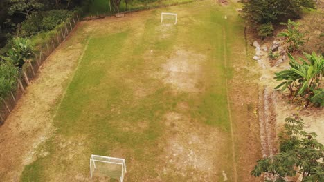 Luftaufnahme-über-Fußballplatz-In-Kolumbien