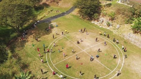 Luftaufnahme-Von-Menschen,-Die-In-Kolumbien-Spielen