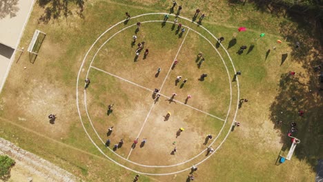 Luftaufnahme-Von-Menschen,-Die-In-Kolumbien-Spielen
