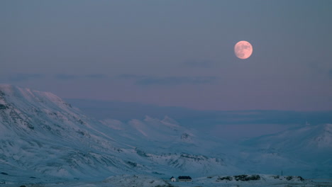 Salida-De-La-Luna,-Montañas-Rosadas-Nevadas,-Videy-Reykjavik,-Lapso-De-Tiempo