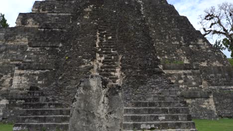Eine-Pyramide-In-Der-Größten-Maya-stadt-Der-Welt,-Tikal,-Guatemala