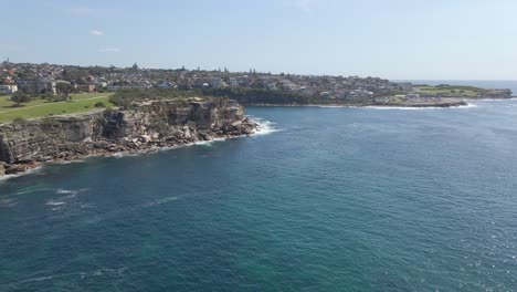 Panorama-Of-Calm-Blue-Ocean-And-Peninsula-Near-Gordons-Bay-And-Clovelly-Beach-In-Summer---Sydney,-NSW,-Australia