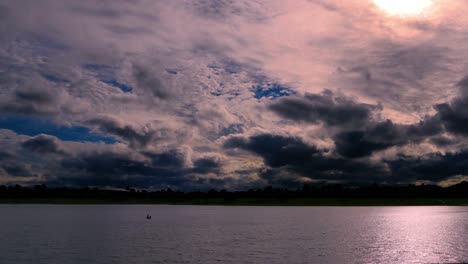 Time-Lapse-of-a-Dramatic-Sky-at-dusk,-with-normal-speed-for-the-lake