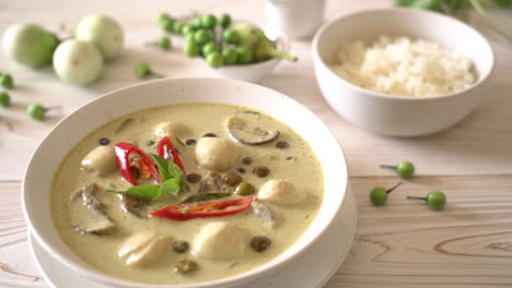 green-curry-with-fish-ball---Asian-food-style