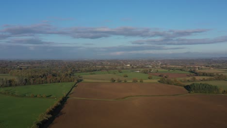Wide-aerial-orbit-view-of-Moreton-In-Marsh,-autumnal-landscape-of-the-Cotswolds