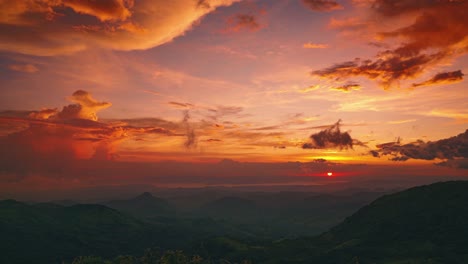 Time-lapse-of-a-beautiful-sunset-above-the-jungle-rainforest-in-Monteverde,-Costa-Rica-with-a-view-down-to-the-Pacific-Ocean