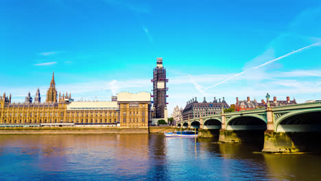 timelapse-Big-Ben-with-Thames-river-in-London,-England,-UK
