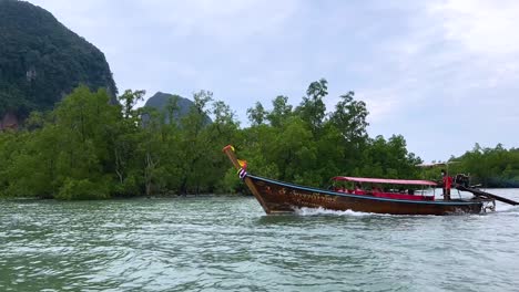 Thai-Longtail-boat-on-the-waters-close-to-Phangnga-island-in-Thailand-with-trees-in-the-background