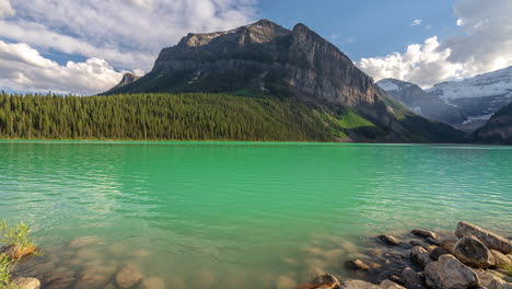 Lago-Louise,-Parque-Nacional-De-Banff,-Canadá