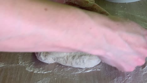 Die-Hände-Des-Bäckers