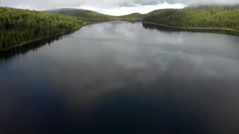 Aerial-drone-footage-of-Lake-Suzan-in-British-Columbia,-Canada-on-a-calm-and-foggy-morning