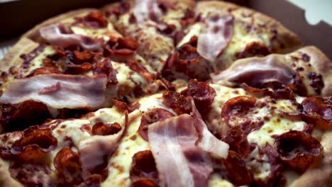 Nahaufnahme-Der-Amerikanischen-Pizza-Zum-Mitnehmen