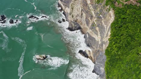 Antenne:-Wellen,-Die-Gegen-Klippen-Der-Pazifischen-Küste-In-Mexiko-Schlagen