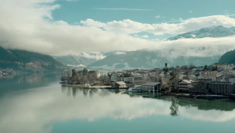 Pintoresco-Paisaje-Austriaco-De-La-Estación-De-Esquí-En-El-Lago-Zell-En-Los-Alpes-Austriacos