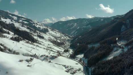 Pistas-De-Nieve-En-La-Estación-De-Esquí-En-Las-Montañas-De-Los-Alpes-Austríacos---Drone-Aéreo