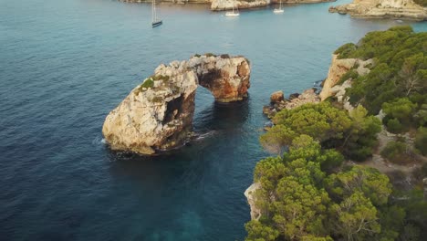 Schöne-Luftaufnahme-Der-Felsformation-Es-Pontas-Auf-Mallorca---Mallorca-Mirador-Des-Pontas---Sehenswertes-Ostküste
