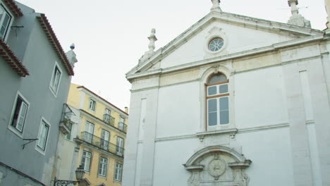 Panoramic-of-the-buildings-around-a-street-in-Lisbon