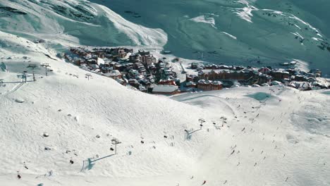 Aerial:-popular-Val-Thorens-ski-resort,-skiers-and-snowboarders-on-slopes