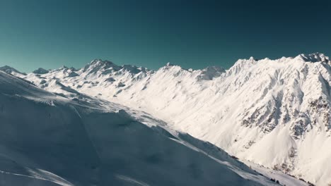 Luftbild:-Österreichische-Berggipfel-Und-Schneebedecktes-Tal-Im-Hinterland