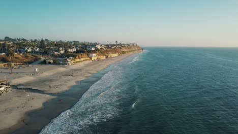 Warm-and-sunny-day-at-the-beautiful-moonlight-beach-in-southern-California---4k-drone-shot-of-Encinitas-near-San-Diego
