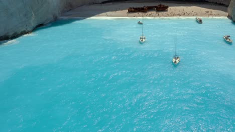 Beliebtes-Reiseziel-In-Griechenland---Navagio-Shipwreck-Beach