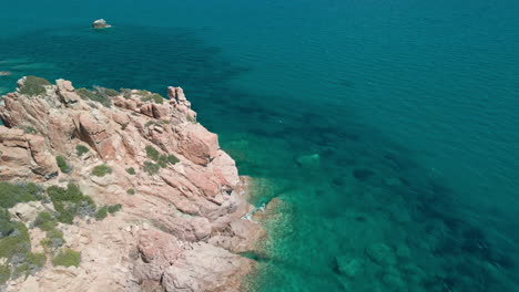 Summer-Rugged-Cliffs-By-The-Serene-Tropical-Sea-During-Sunny-Day-At-Sardinia,-Italy
