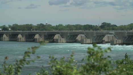 Represa-De-Control-Internacional-Entre-Estados-Unidos-Y-Canadá-En-El-Río-Niagara