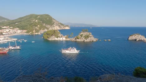 Ferryboat-docking-at-marina,-Small-rocky-islets-in-deep-blue-sea,-Greek-Coastline