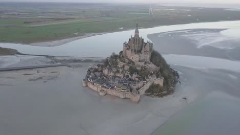 Drohne-Luftaufnahme-Des-Mont-Saint-Michel-In-Der-Normandie-Frankreich