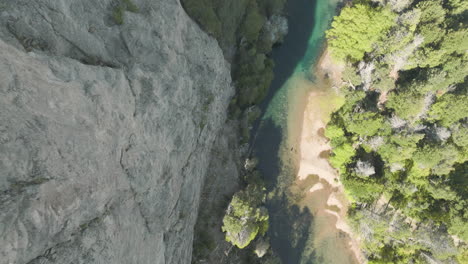 Breathtaking-aerial-shot-descending-next-to-a-huge-cliff-in-Argentina