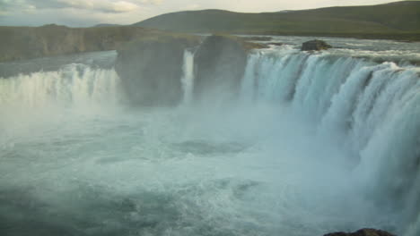 Godafoss-Wasserfall-In-Island